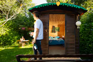 Camping de Cénevières - Kleines Mobilheim im Grünen auf dem Campingplatz