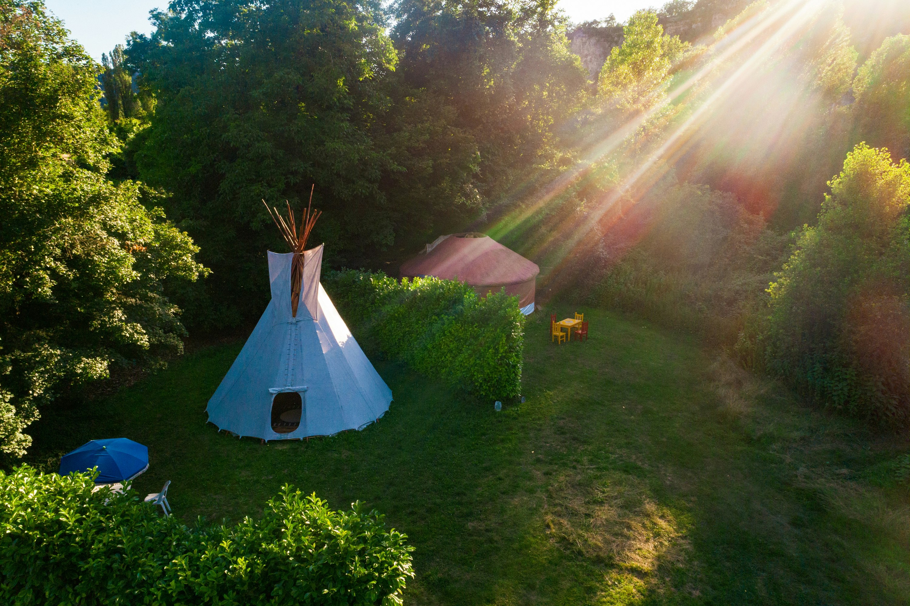 Camping de Cénevières - Zelte auf dem Campingplatz