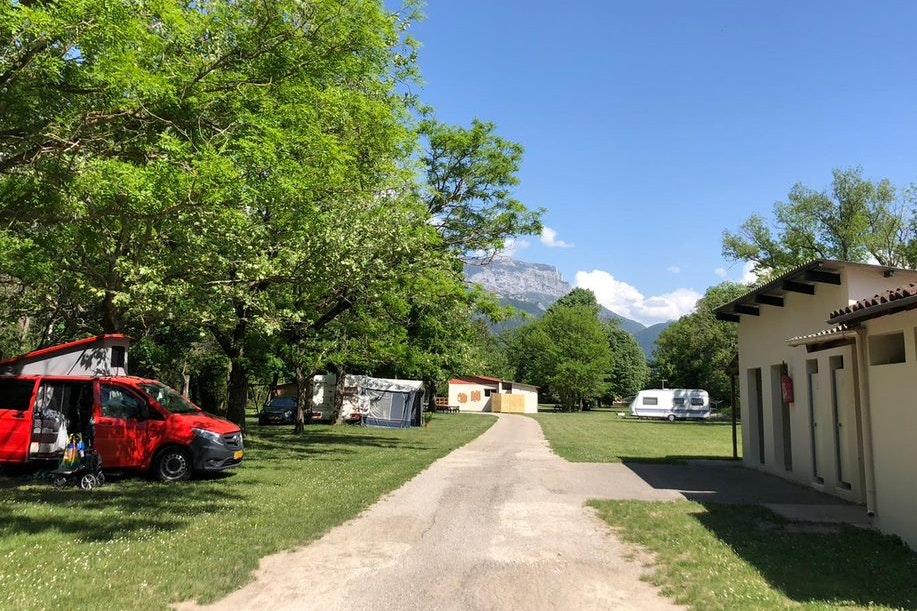 Camping de Chamarges - Stellplätze auf der Wiese