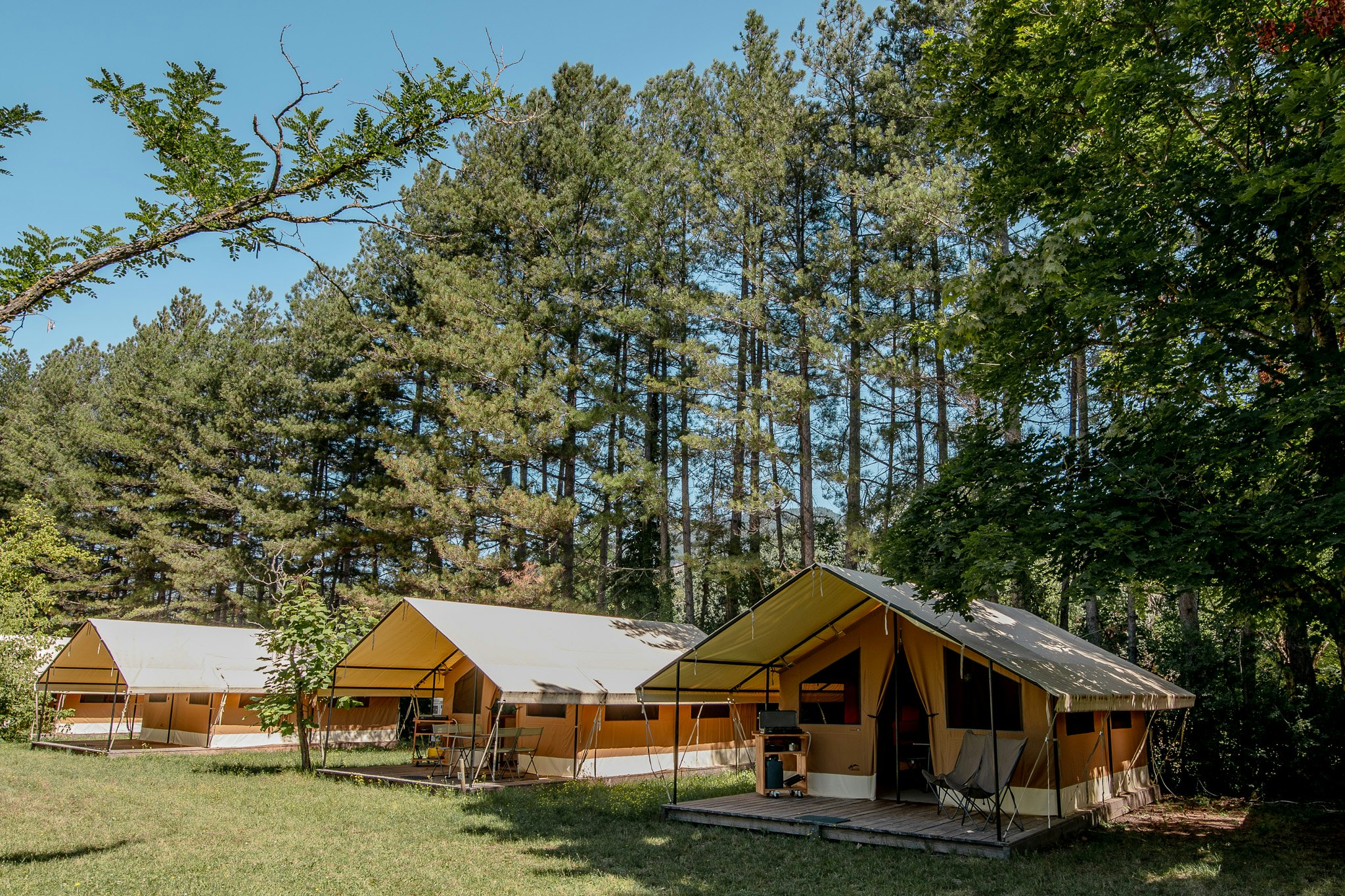 Onlycamp de Chamarges - Glamping-Zelte am Waldrand
