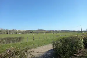 Camping De Charlieu - Campingplatz im Grünen
