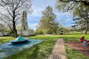 Camping de Châlons-en-Champagne - Kinderspielplatz auf dem Campingplatz