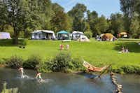 Camping de Chênefleur -  Zeltstellplätze und Wohnwagenstellplätze im Grünen auf dem Campingplatz