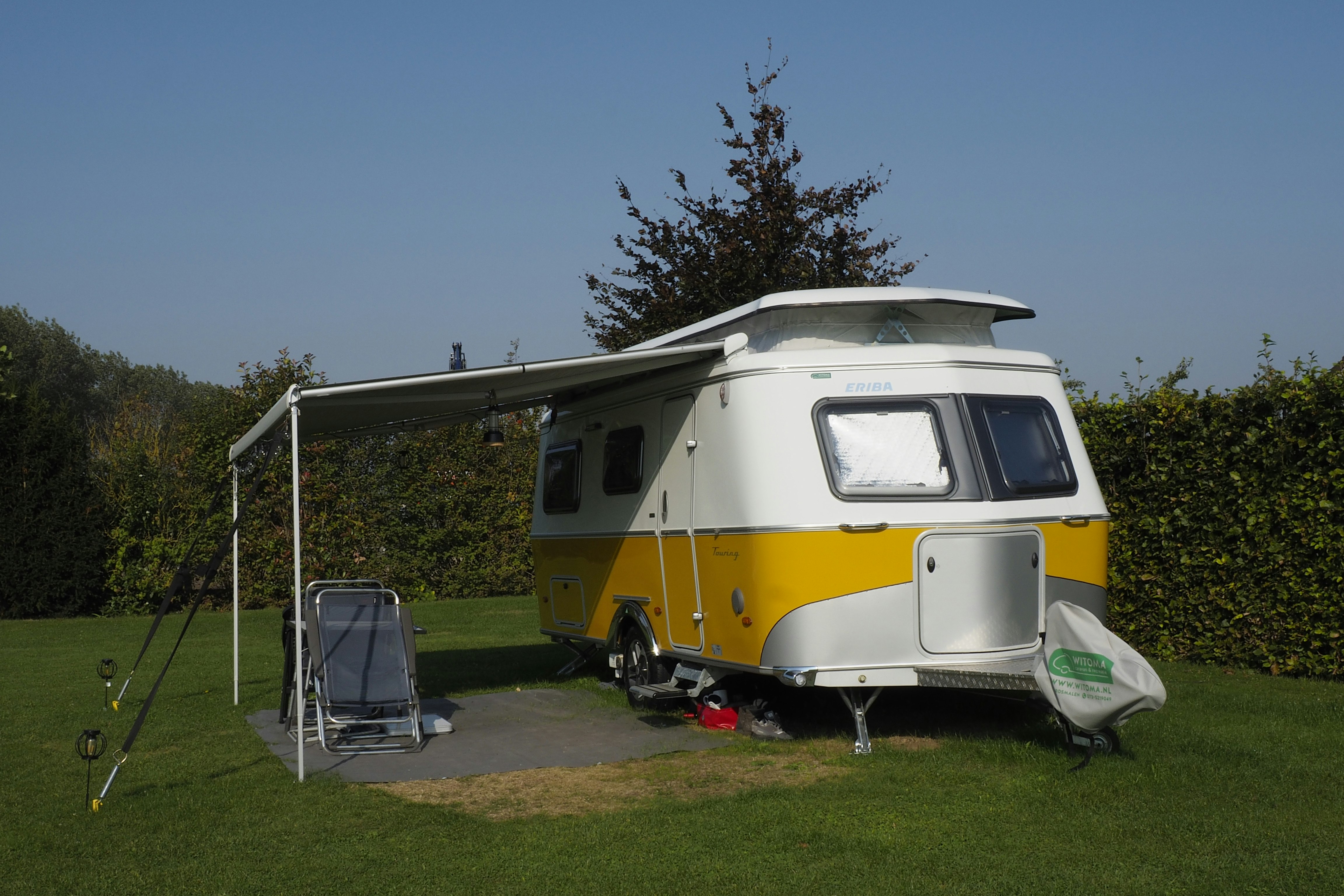 Camping De Couter - Wohnwagen auf Standplatz des Campingplatzes