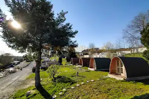 Camping de Durnal / Le Pommier Rustique - Mobilheim-Pods auf dem Campingplatz