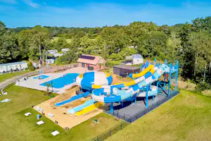 Camping De Eikenhof - Rutschen im Wasserpark des Campingplatzes