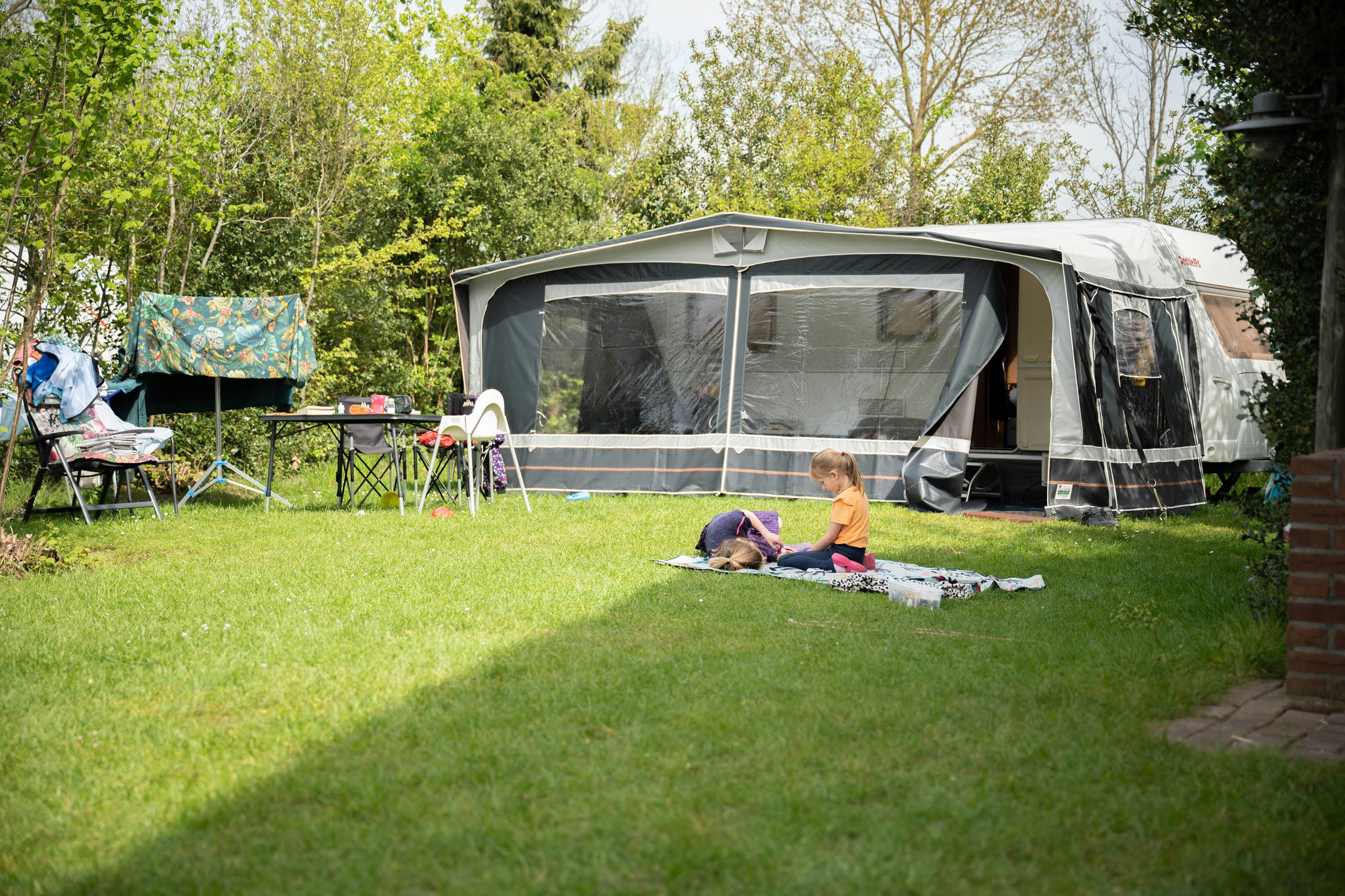 Camping De Flierefluiter - Standplätze im Grünen
