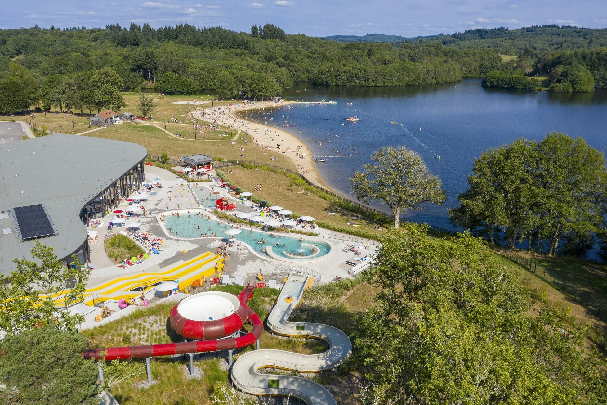 Camping du Lac de Saint-Pardoux  - Rutschen im Wasserpark des Campingplatzes