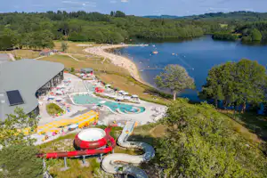 Camping du Lac de Saint-Pardoux - Rutschen im Wasserpark des Campingplatzes