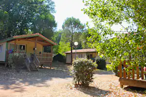Camping de Graniers - Mobilheime im Grünen auf dem Campingplatz