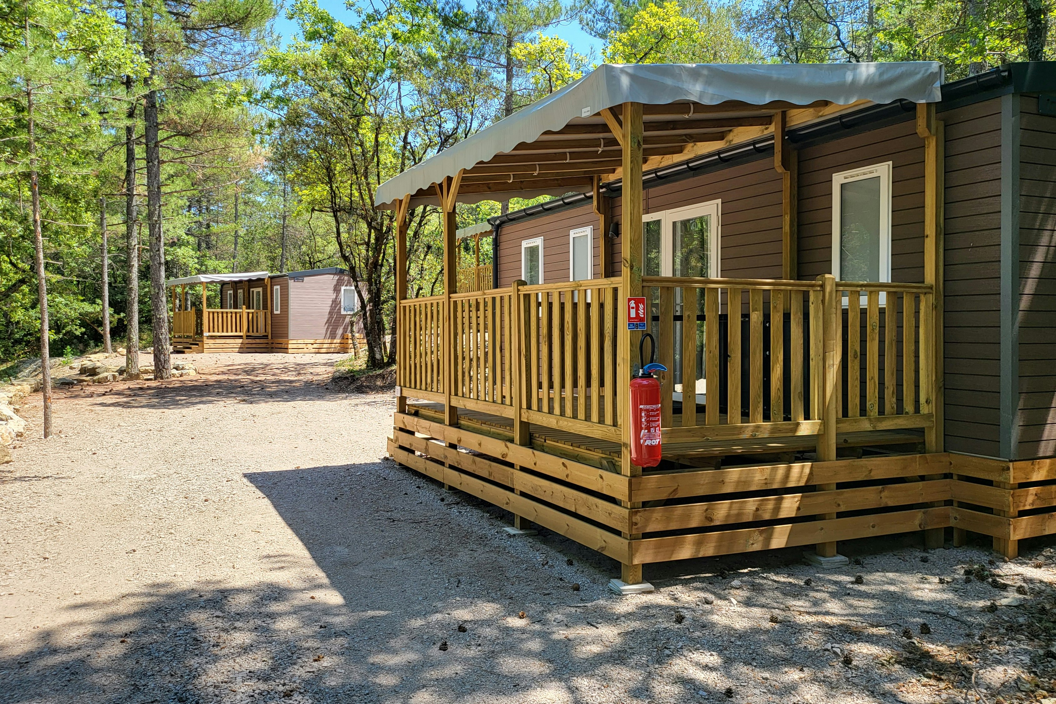 Camping de Graniers - Mietunterkunft mit Terrasse