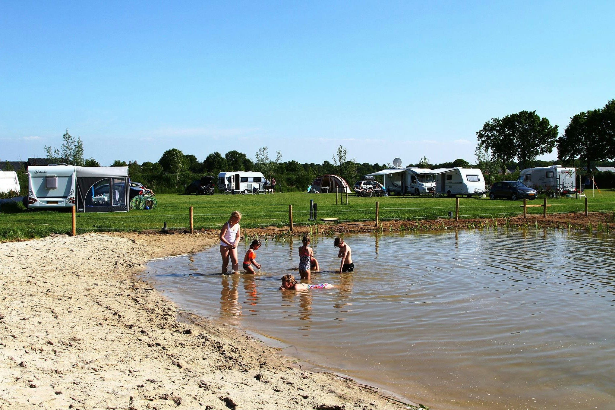 Camping De Grebbelinie - Badesee auf dem Campingplatz