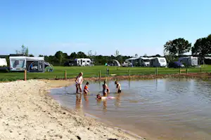 Camping De Grebbelinie - Badesee auf dem Campingplatz