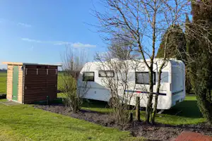 Camping de Grienduil - Stellplatz mit privat sanitair