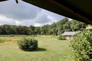 Camping de Heerlijkheid Vorenseinde - Glamping-Zelte auf der Wiese des Campingplatzes
