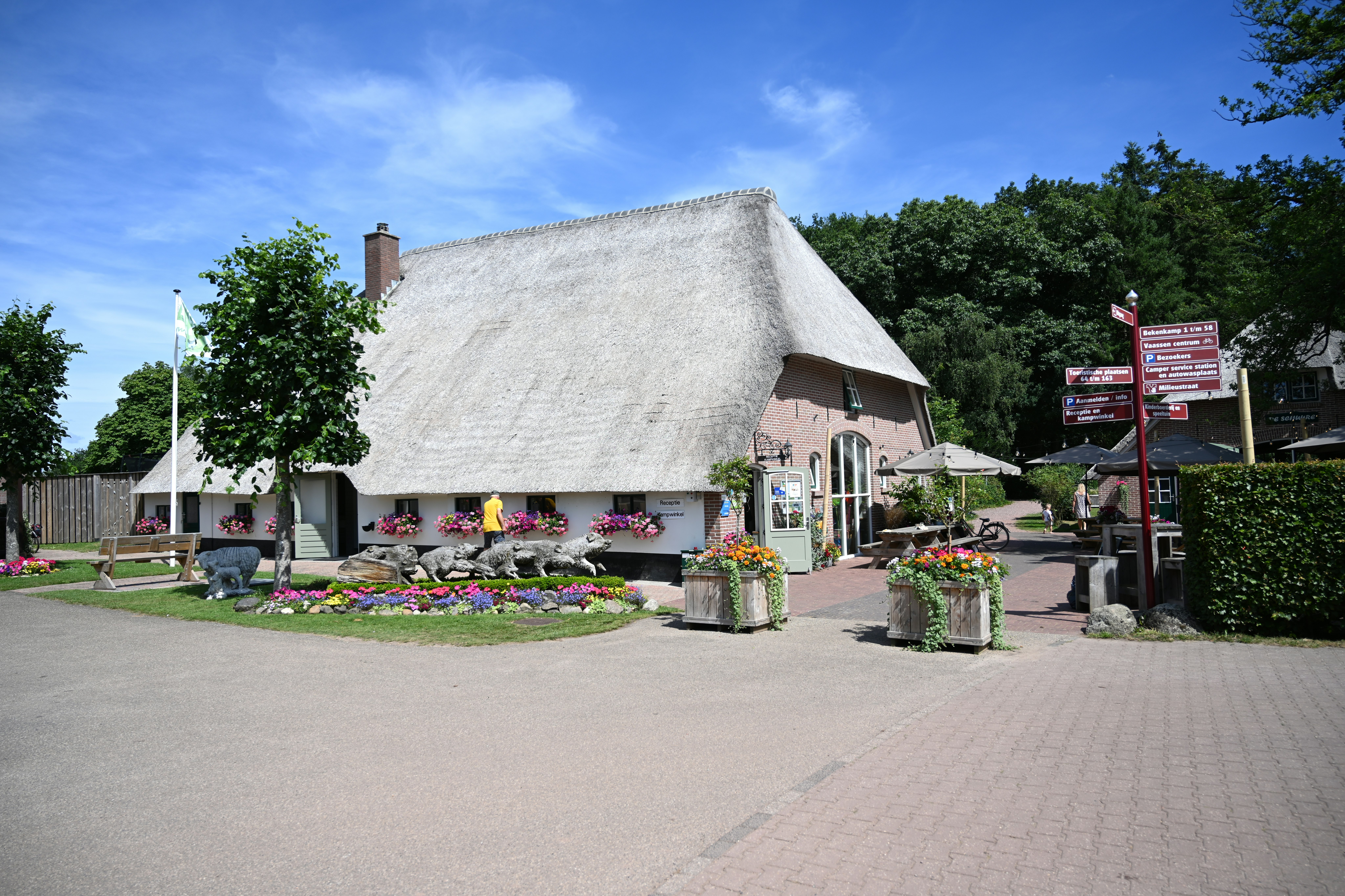 Camping De Helfterkamp - Außenansicht Hauptgebäude 