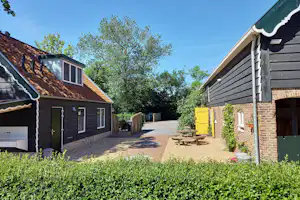 Camping De Hofwei - Außenansicht des Sanitärgebäudes