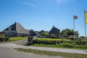 Camping De Hoge Kamp - Blick auf die Einfahrt des Campingplatzes