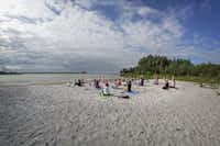 Camping De Holle Poarte - Yogagruppe am Strand