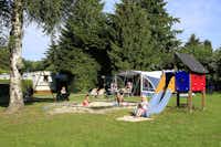 Camping De Holterberg - Campinganlage mit Spielplatz und Rutsche 