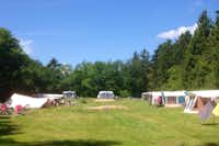 Natuurcamping De Hoogte  Camping De Hoogte - Wohnmobil- und  Wohnwagenstellplätze auf der Wiese