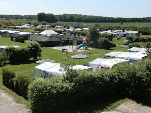 Camping De Ikeleane - Wohnmobil- und Wohnwagenstandplätze auf der Wiese