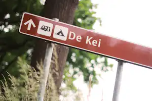 Camping De Kei- Eingangsschild am Tor des Campingplatzes