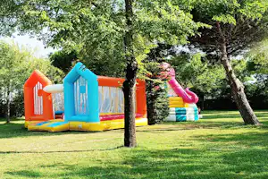 Camping de Ker-Lay - Hüpfburgen für Kinder auf dem Campingplatz