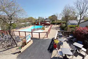 Camping de Keralouet - Blick auf das Freibad des Campingplatzes