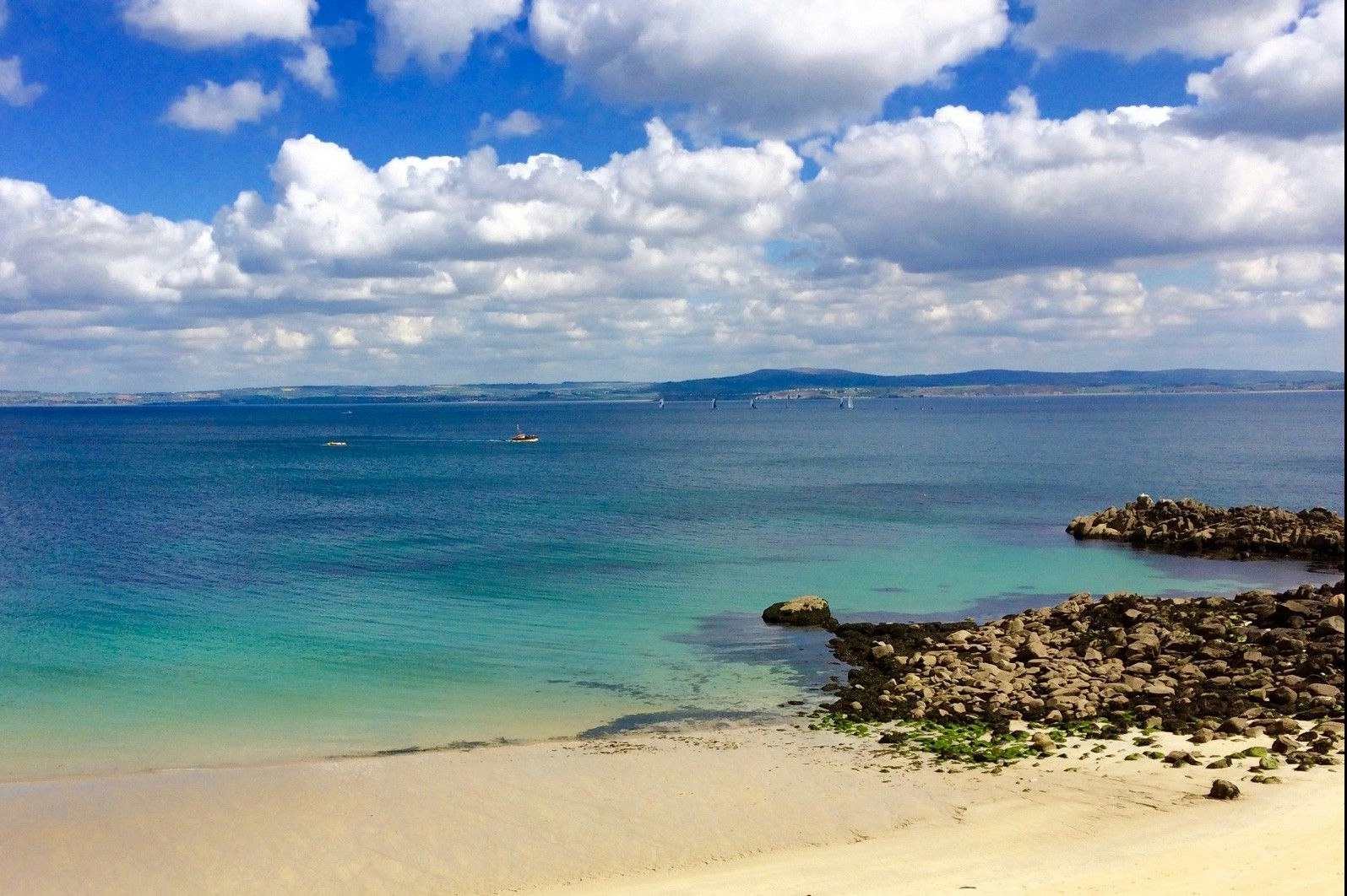 Flower Camping de Kerleyou - Blick auf den Strand am Campingplatz