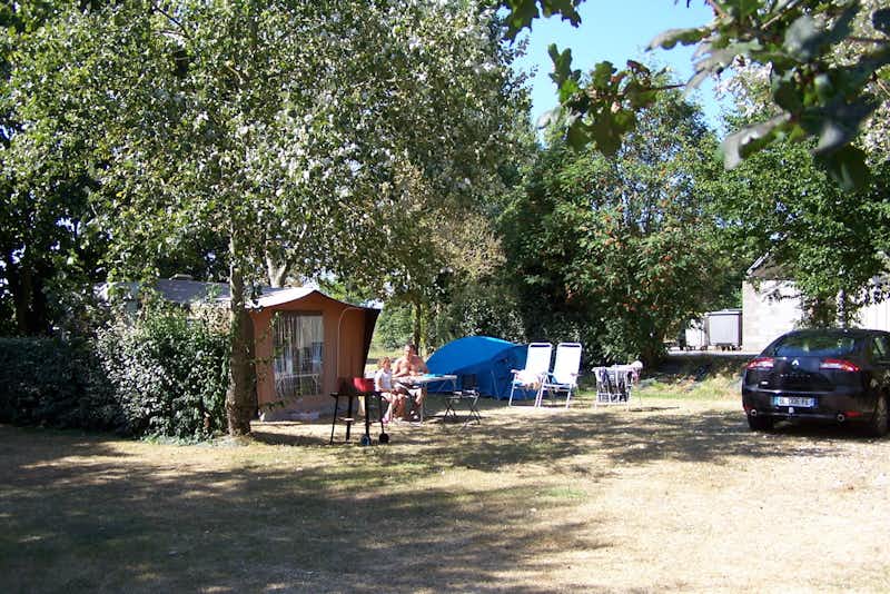 Camping De Kernéjeune - Camper sich in der Sonne entspannen