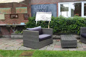 Camping De Kluis - Sitzecke und Außenabwaschküche