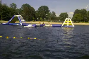 Camping De Krabbeplaat - Kinder beim Spielen im Wasser