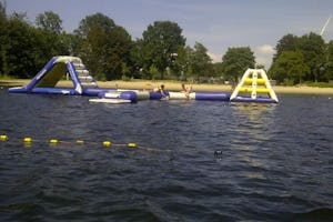 Camping De Krabbeplaat - Kinder beim Spielen im Wasser