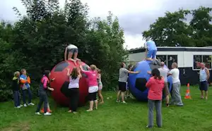 Camping De Krabbeplaat - Kinder spielen auf dem Campingplatz