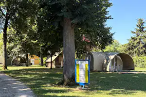 Camping de l'Arquebuse Camping de l' Arquebuse - Standplatzwiese auf dem Campingplatz