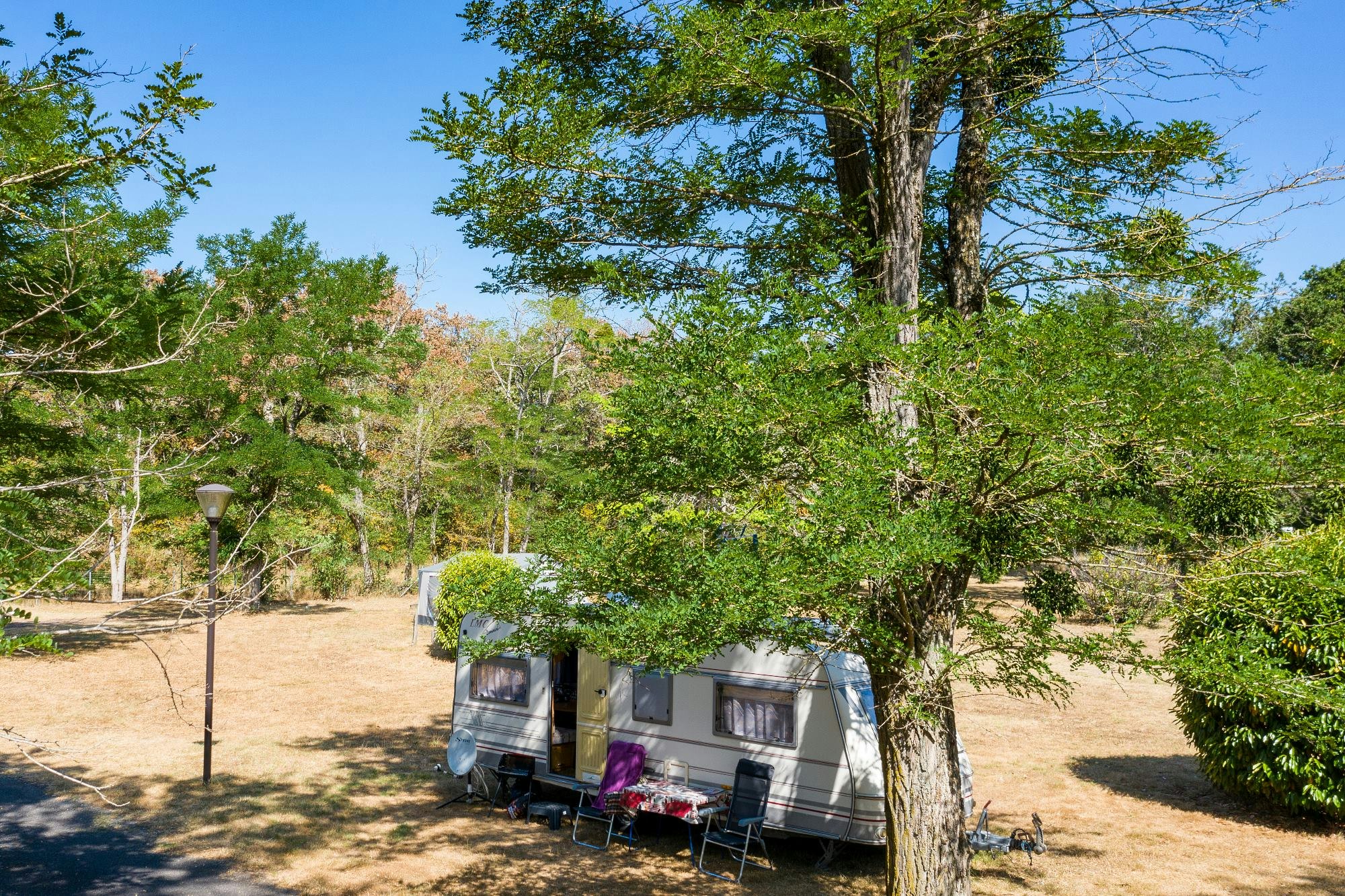 Camping de L'Île - Standplätze auf dem Campingplatz