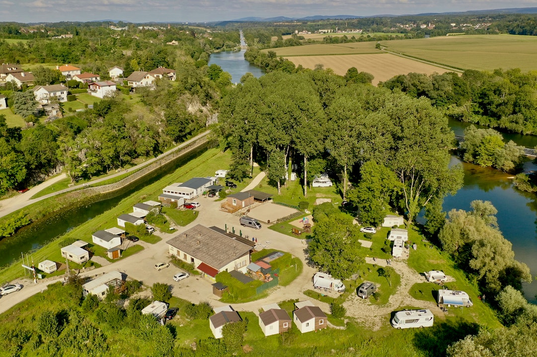 Camping de L' Ile  - Luftaufnahme des Campingplatzes