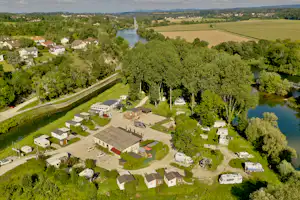 Camping de L' Ile - Luftaufnahme des Campingplatzes
