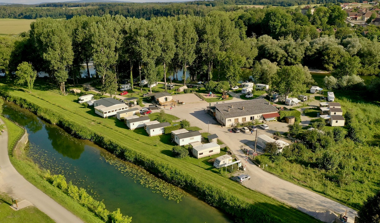 Camping de L' Ile - Campingplatz aus der Vogelperspektive
