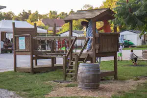 Camping de L' Ile - Kinderspielplatz auf dem Campingplatz