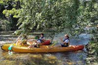Camping de l' Ilot  - Kayak fahren auf dem Fluss vom Campingplatz
