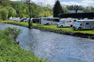 Camping de L'Our - Standplätze am Ufer des Flusses