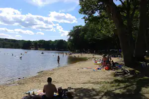 Camping de l' Étang du Merle - Badestrand in der Nähe des Campingplatzes