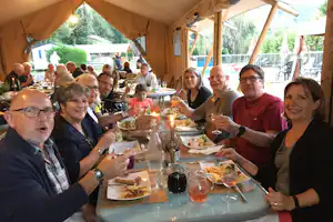Camping de la Bonnette - Essensgesellschaften im Zeltrestaurant