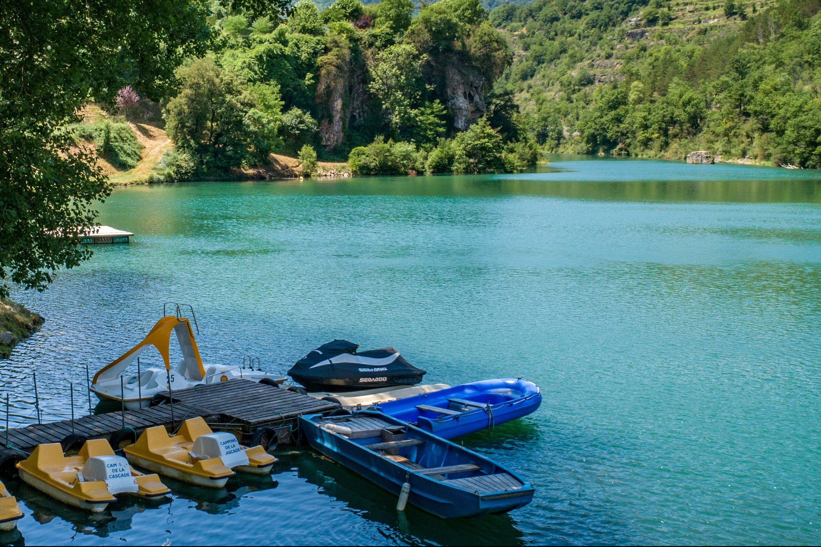 Camping de La Cascade - Bootanlegestelle am Fluss