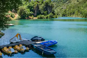 Camping de La Cascade - Bootanlegestelle am Fluss