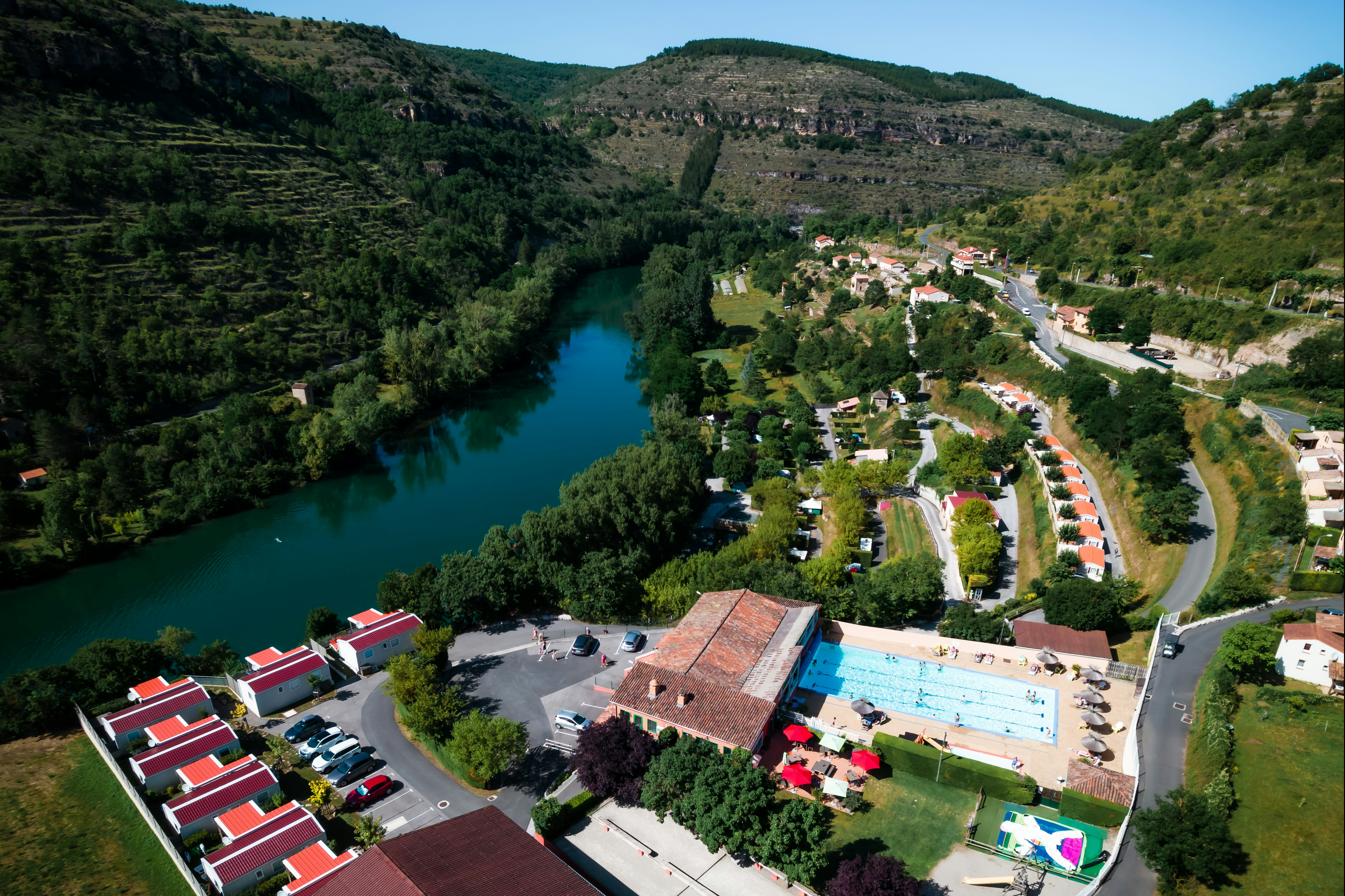Camping de La Cascade - Campingplatz aus der Vogelperspektive