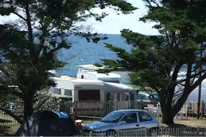 Camping de la Falaise - Stellplatz vom Campingplatz mit Blick auf den Atlantik