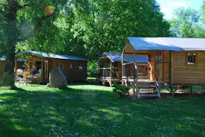 Camping de la Forêt - Mobilheime mit Terrasse auf dem Campingplatz